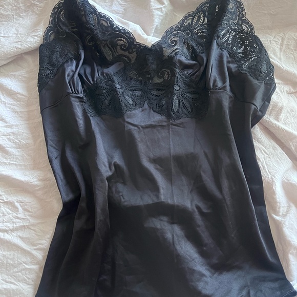 Elegant Black Lace Camisole - Picture 1 of 3